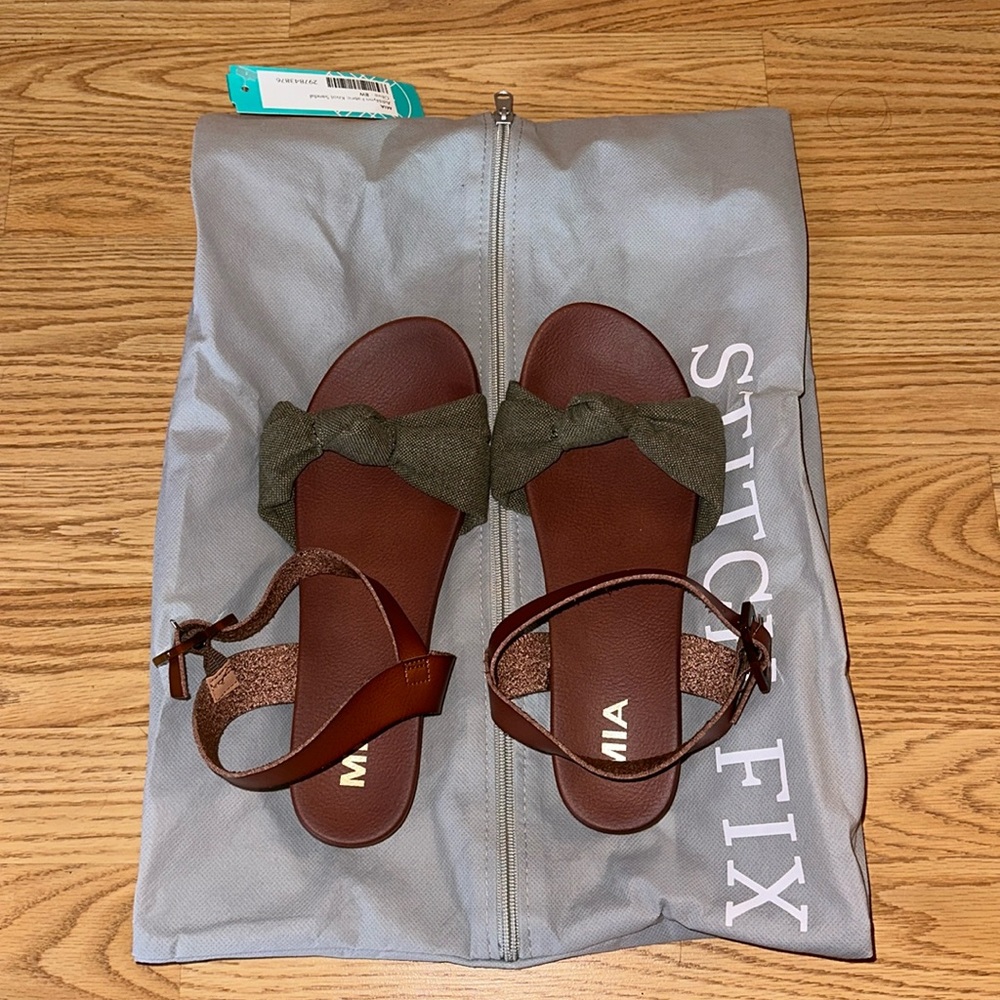 NWOT! MIA Addilynn Fabric Knot Sandal